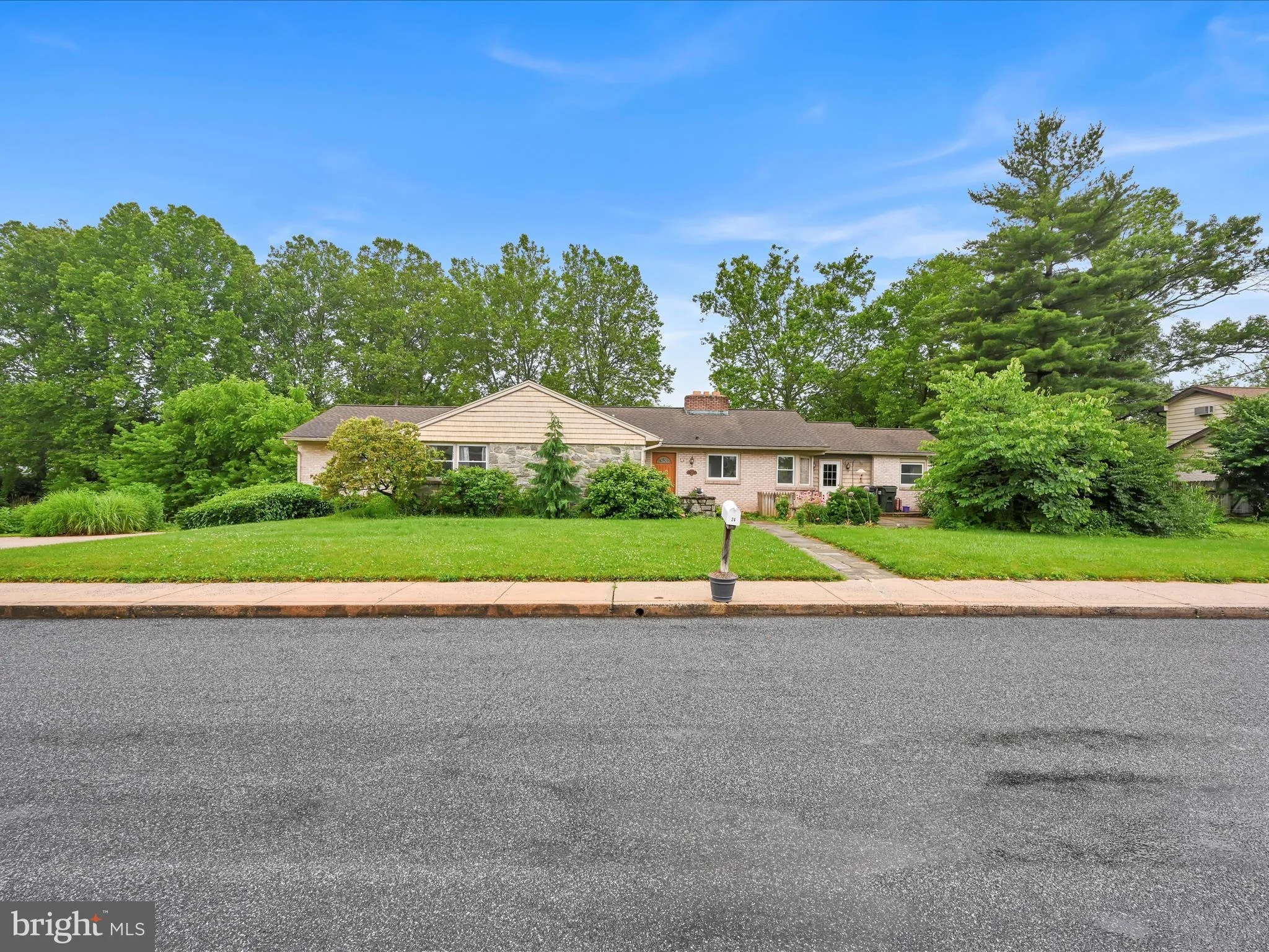 Stevens, Pennsylvania 17578, United States, 4 Bedrooms Bedrooms, ,4 BathroomsBathrooms,Residential,Pending,156113