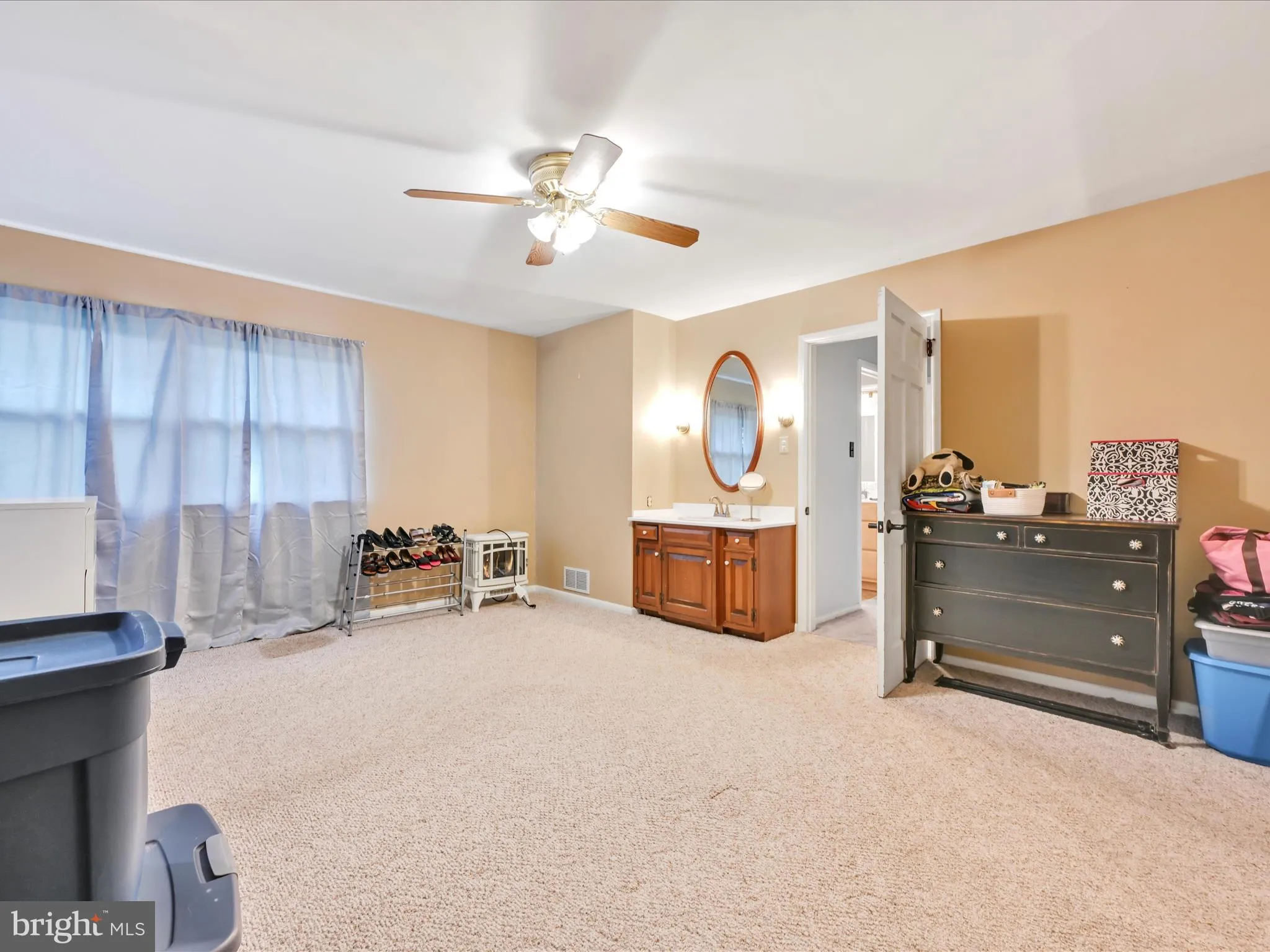 Stevens, Pennsylvania 17578, United States, 4 Bedrooms Bedrooms, ,4 BathroomsBathrooms,Residential,Pending,156113