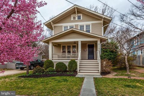 Photo of 3 W Glendale Avenue, ALEXANDRIA, VA 22301 (MLS # VAAX2054032)