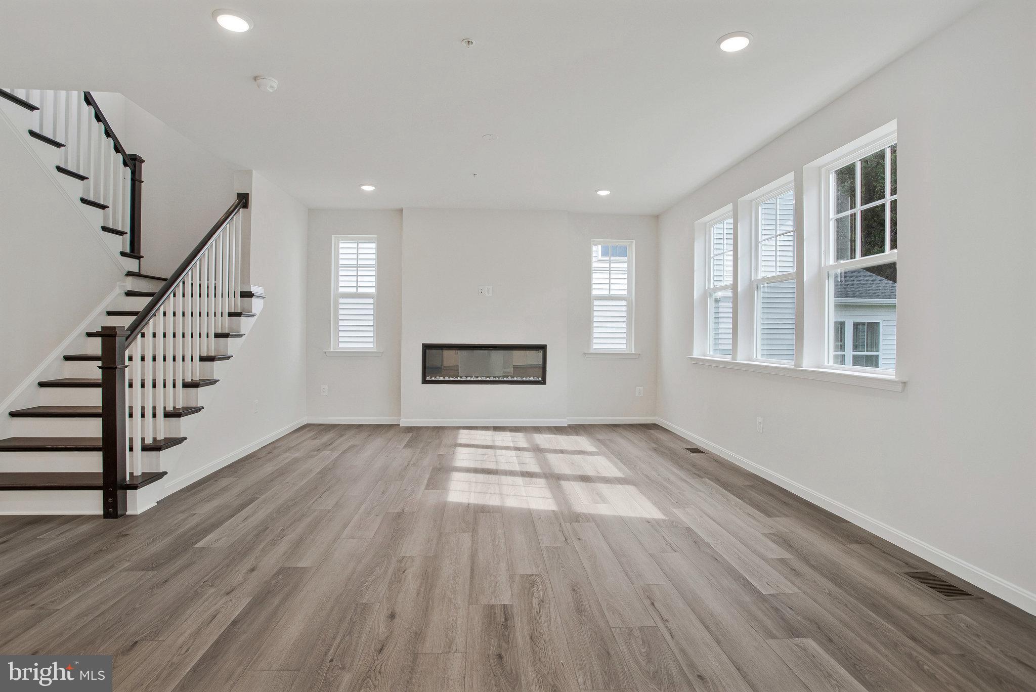 ROBERTS CROSSING - Residential