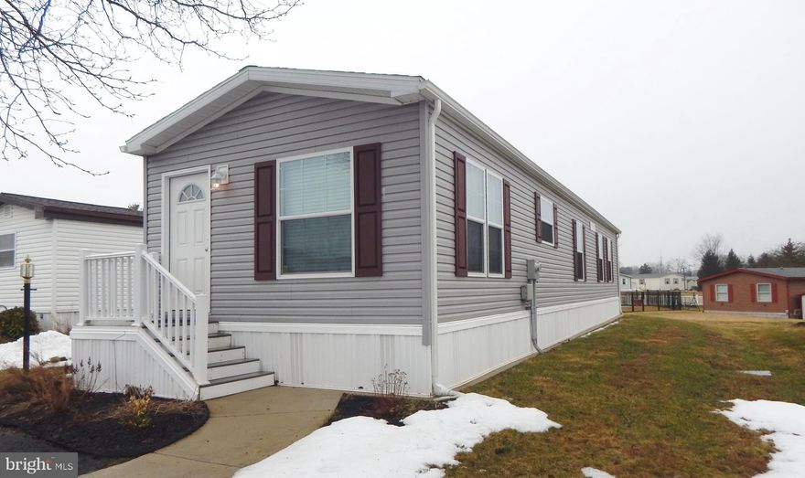 Built in 2023,  this very young house sits in a cul-de-sac over looking the pool.    2 spacious bedrooms,  2 full baths,   new deck off the slider,  shed in the back.   Some furniture and washer and dryer are available for purchase.    Don't miss this opportunity to live in a cozy " new " house!!
Lot Lease includes sewer and trash collection, common-area road maintenance, membership in the community pool, and access to other activities.