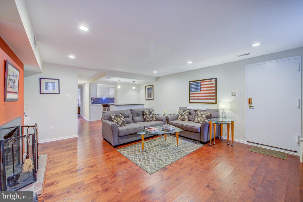 924 SPRUCE STREET LL1