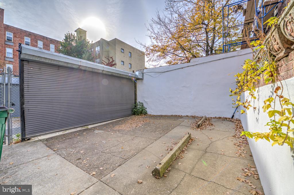 924 SPRUCE STREET LL1
