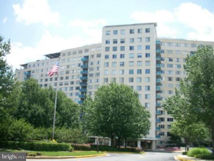 Move-in today to this beautiful, sunny 13th floor unit in the park-like setting of the Grosvenor Park community. Fantastic location at Grosvenor-Strathmore Metro station. Quick access to I-495 beltway and I-270 interchange, NIH, Naval Hospital, and Walter Reed. Fee Includes all utilities but internet. 1 unassigned parking space, ample free guest parking, garage space available for rent.