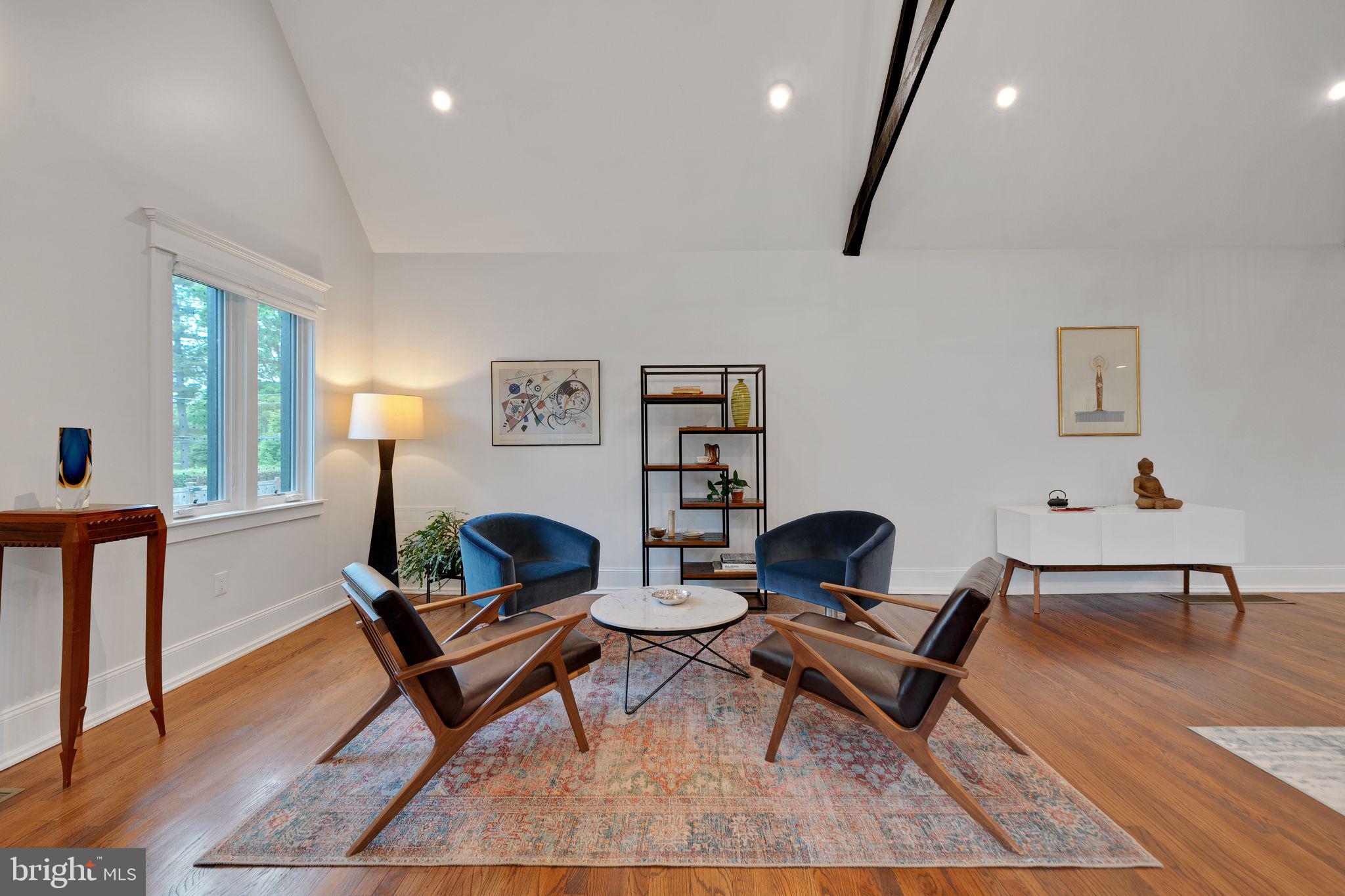 EAST FALLS - Residential