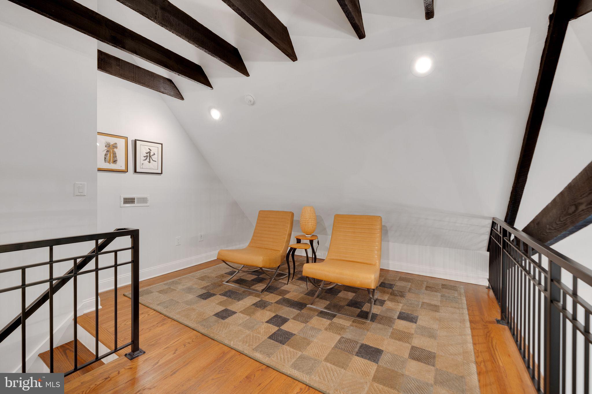 EAST FALLS - Residential