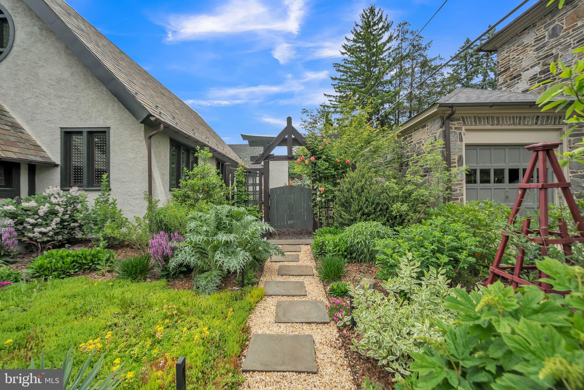 EAST FALLS - Residential