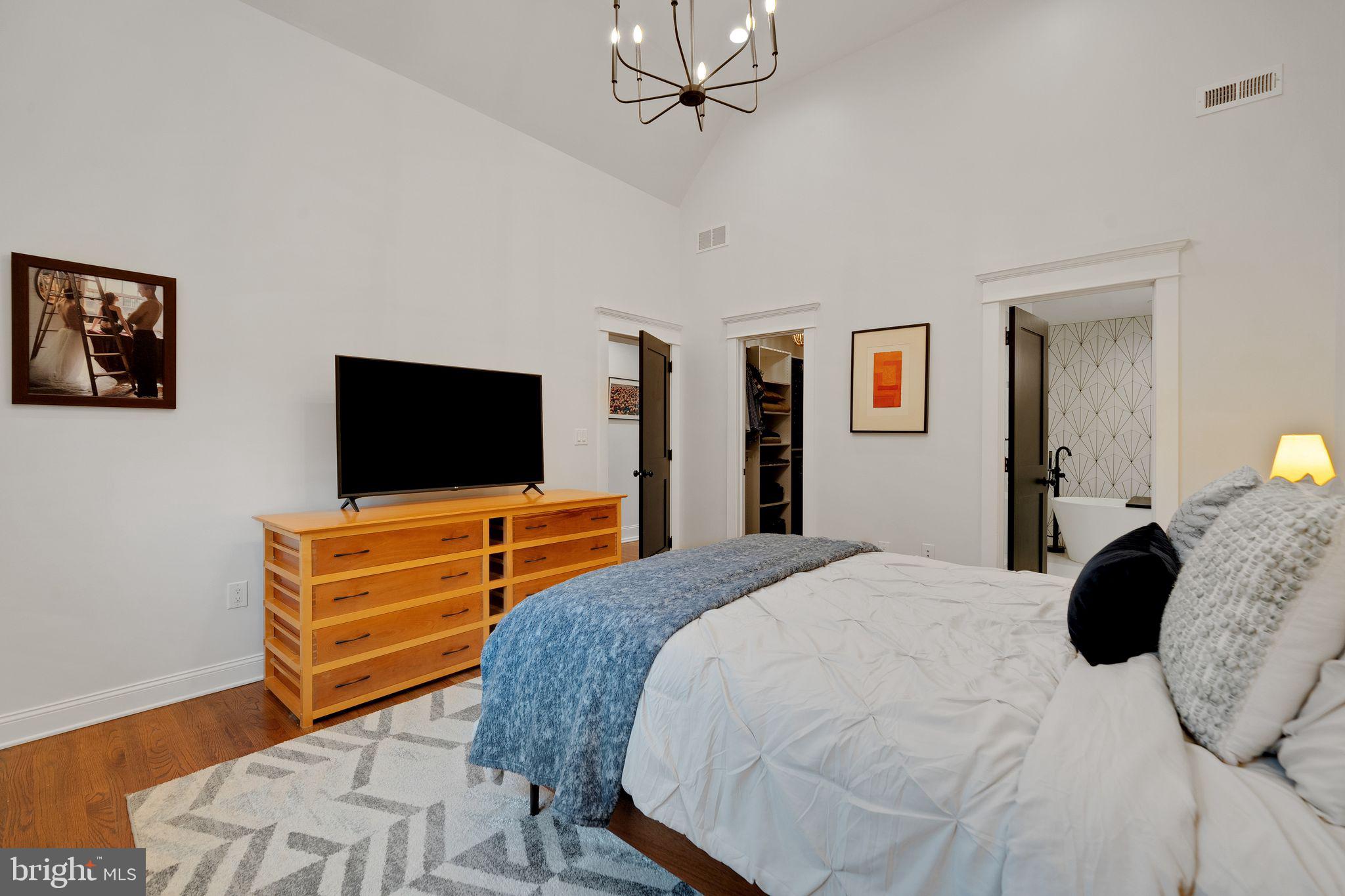 EAST FALLS - Residential