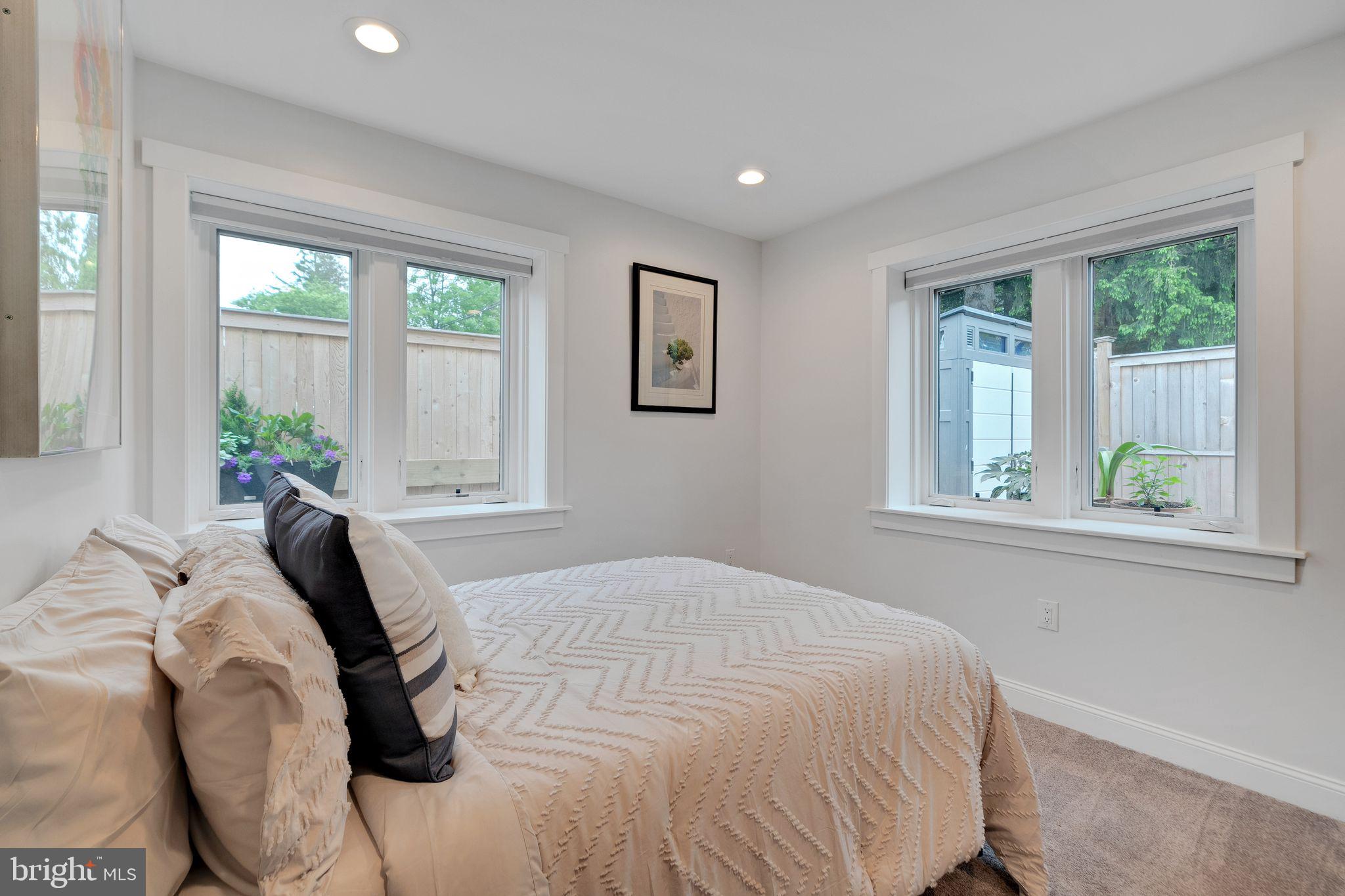 EAST FALLS - Residential