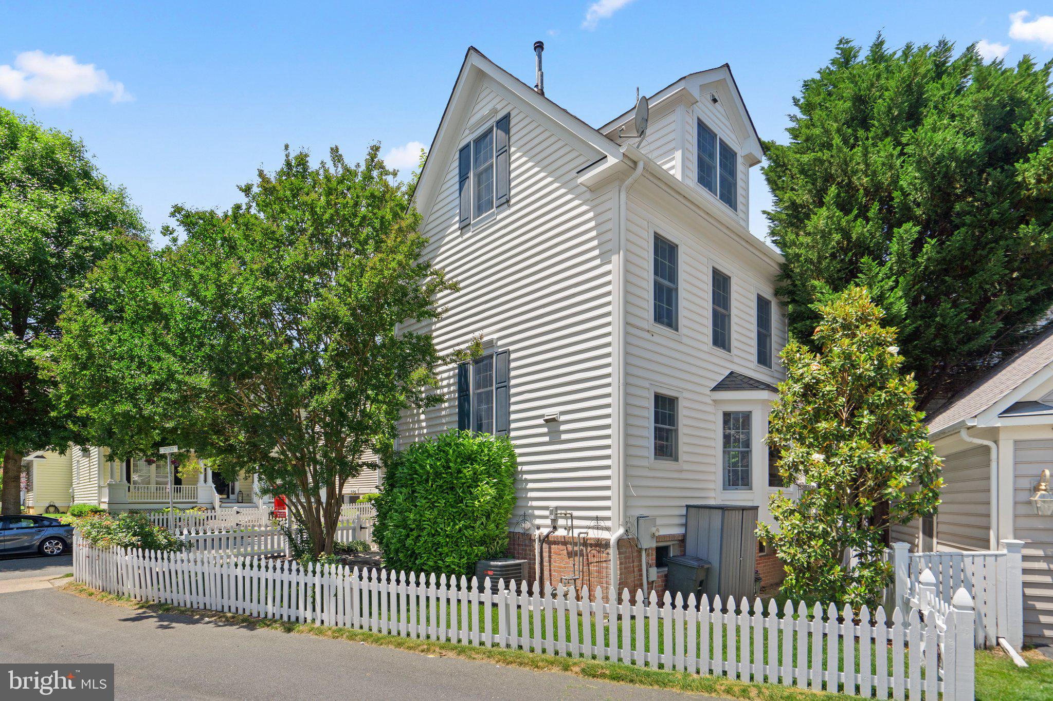 LAKELANDS - Residential