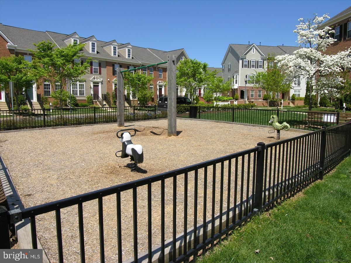 LAKELANDS - Residential