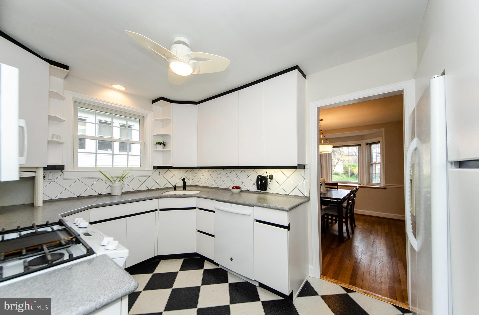 OVER LEE KNOLLS - Residential