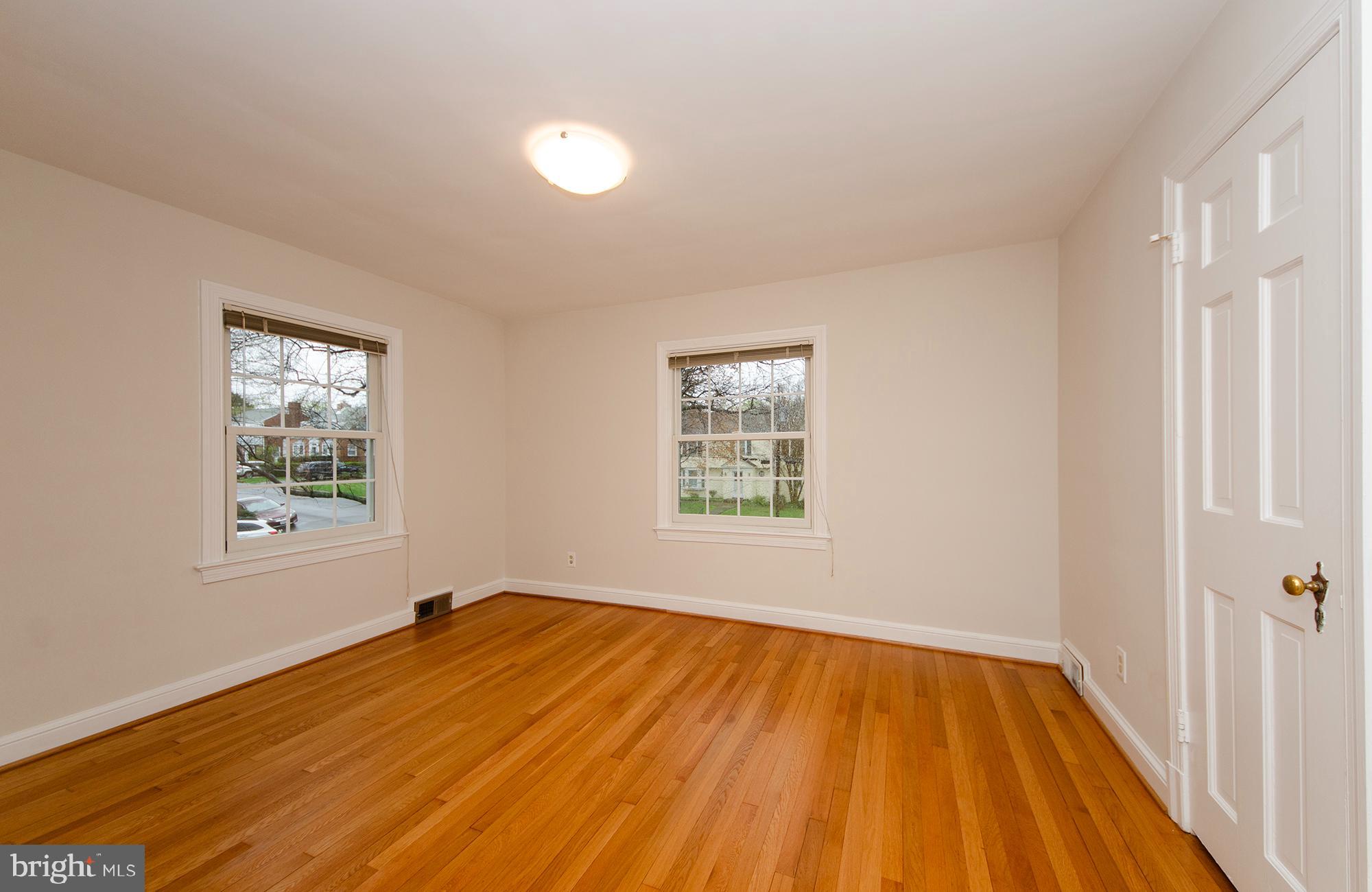 OVER LEE KNOLLS - Residential