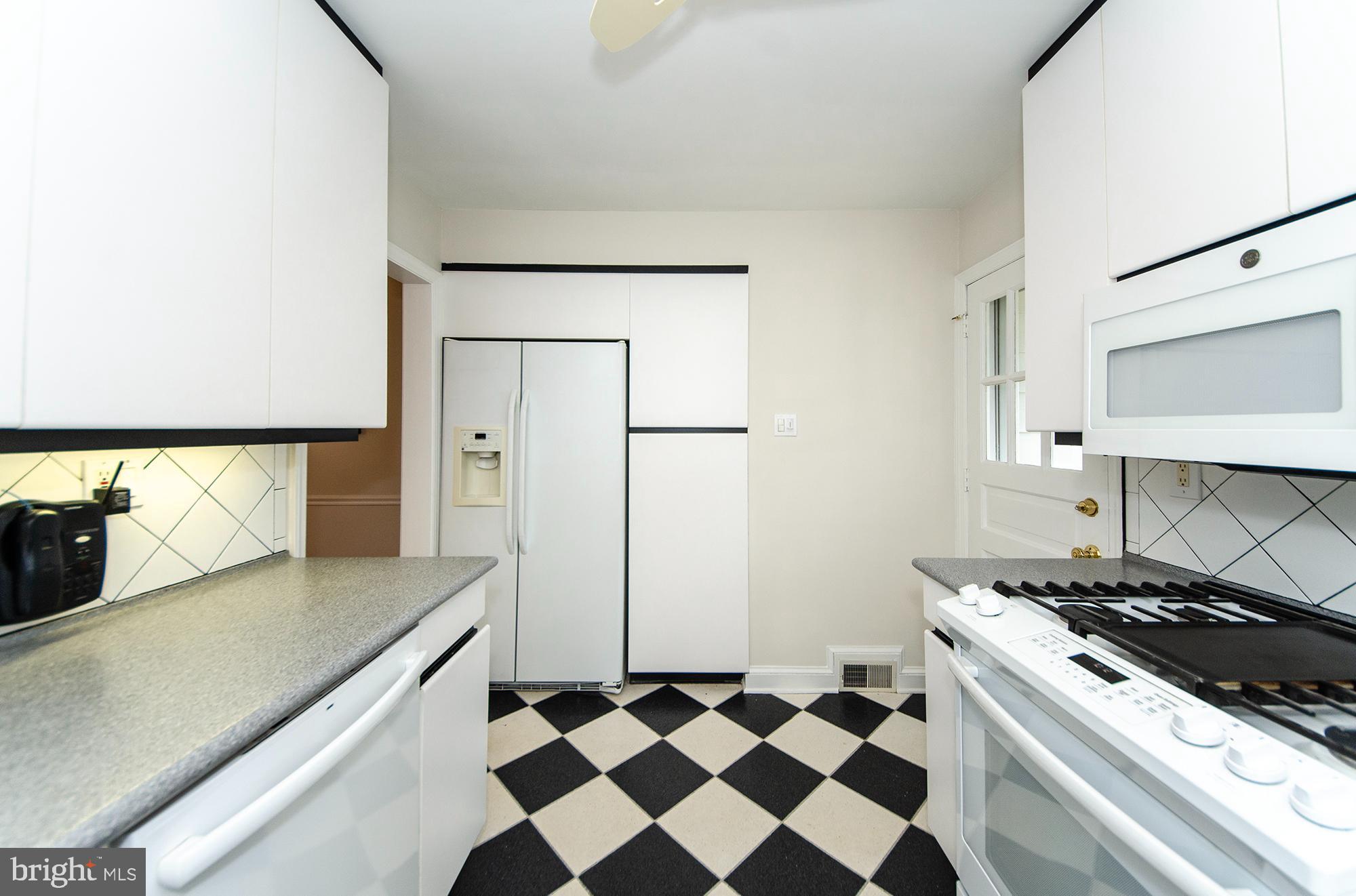 OVER LEE KNOLLS - Residential