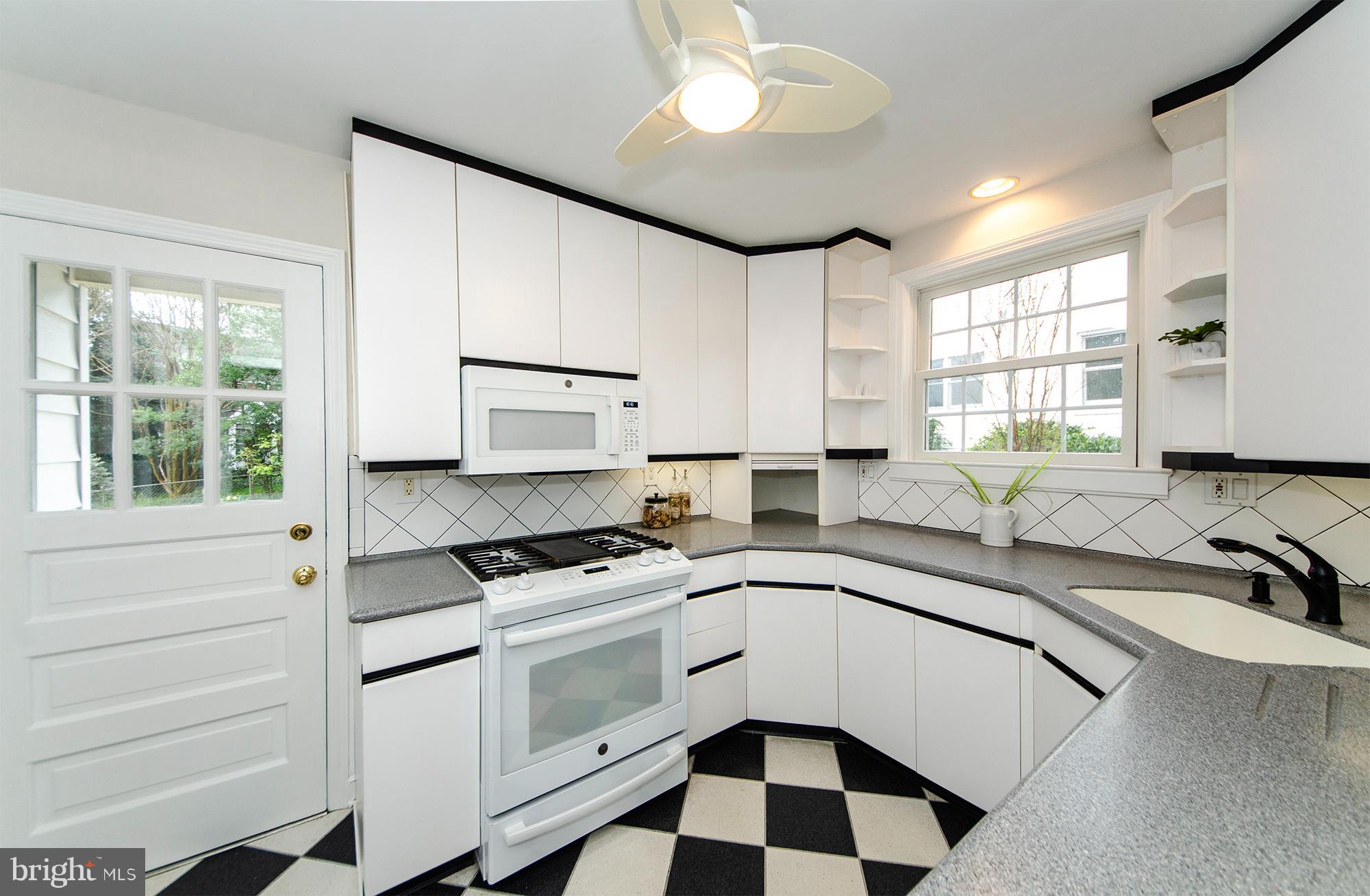 OVER LEE KNOLLS - Residential