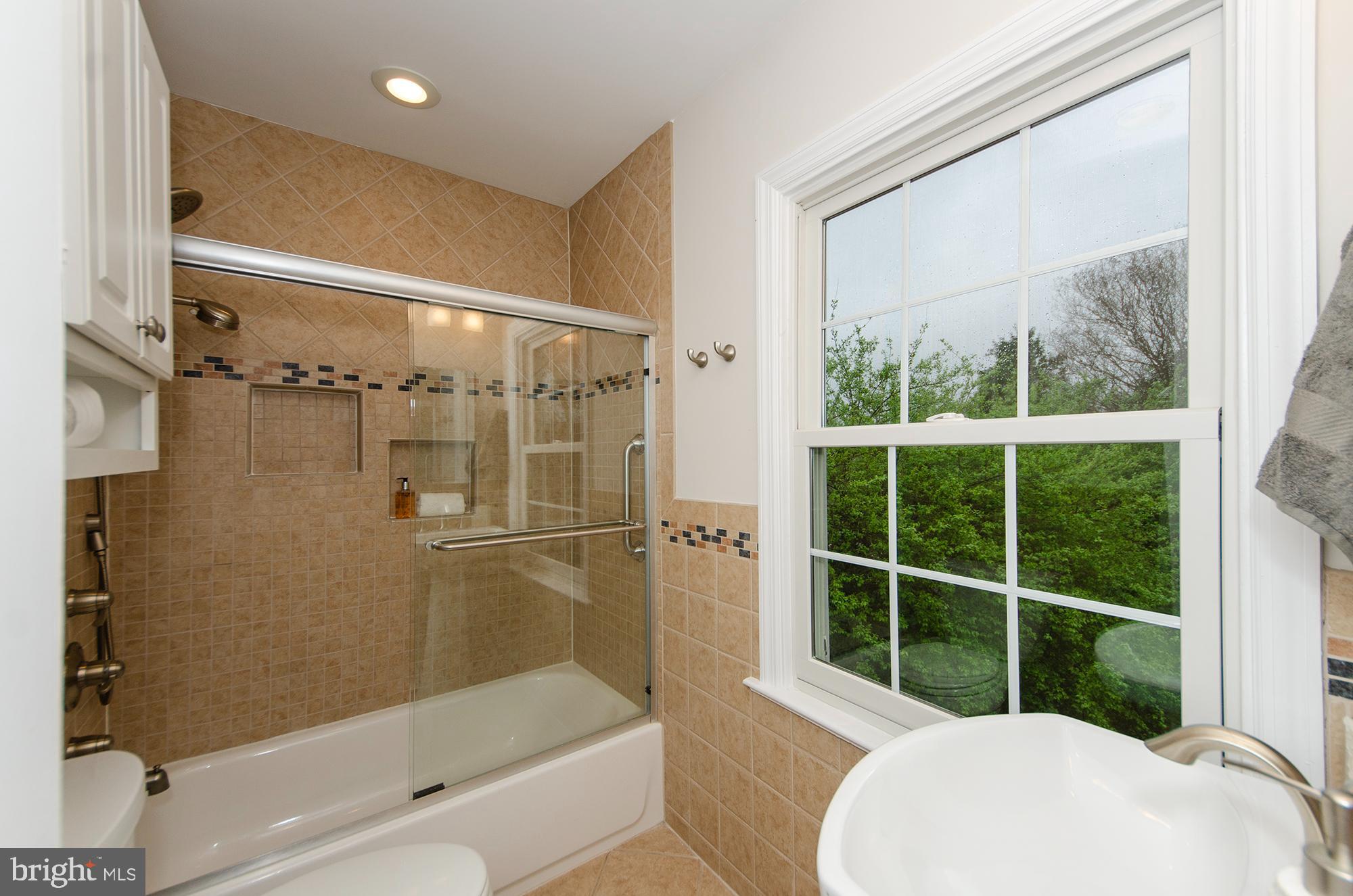 OVER LEE KNOLLS - Residential