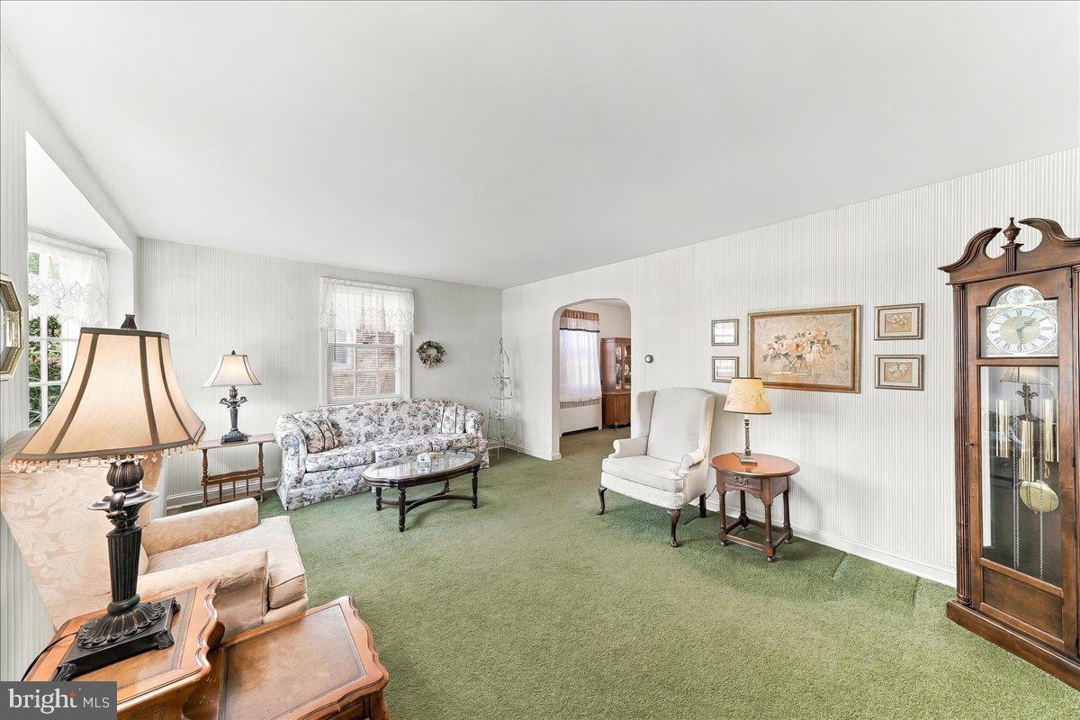 871 DELMONT DRIVE