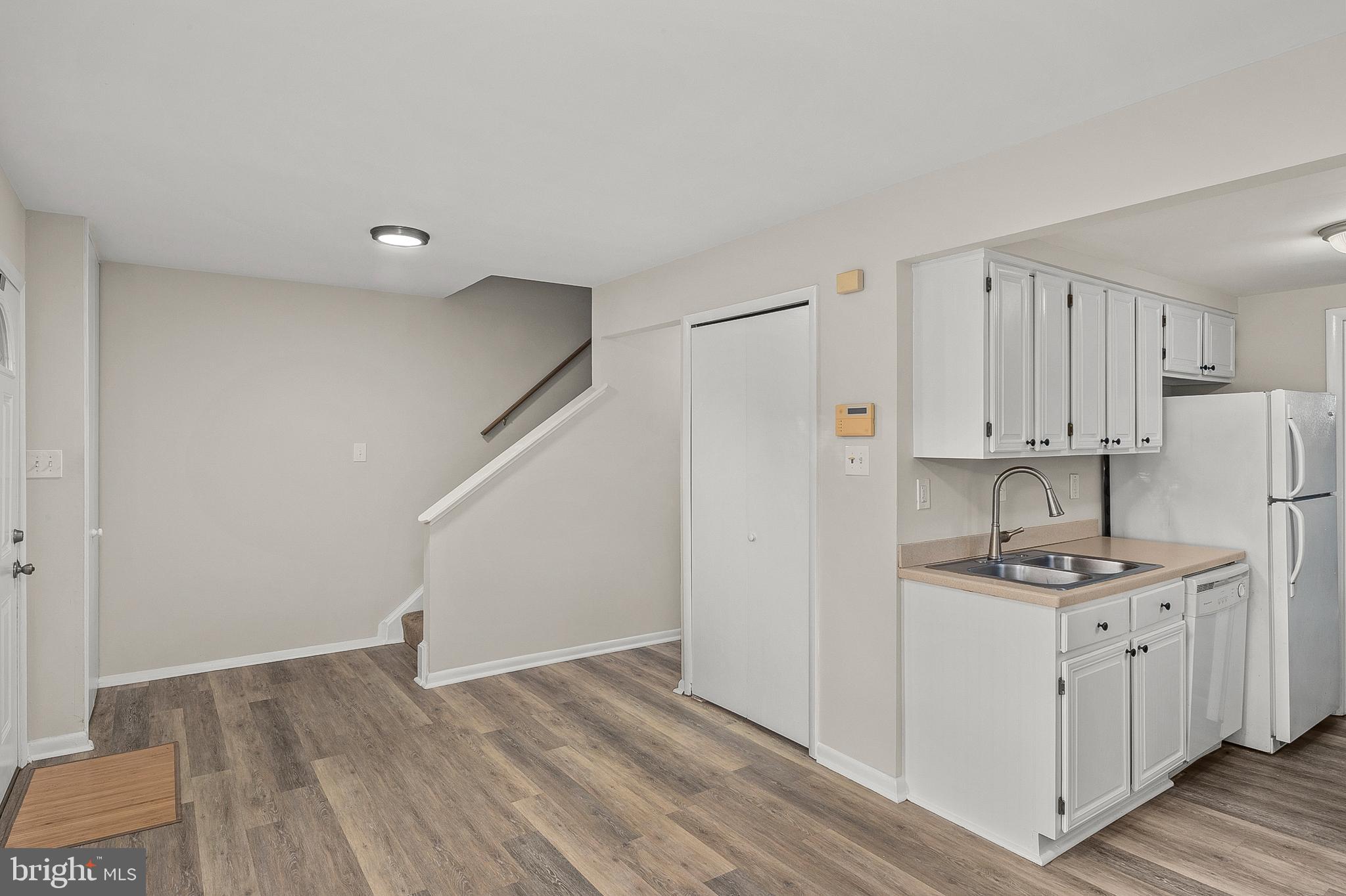 CROFTON MEADOWS - Residential Lease