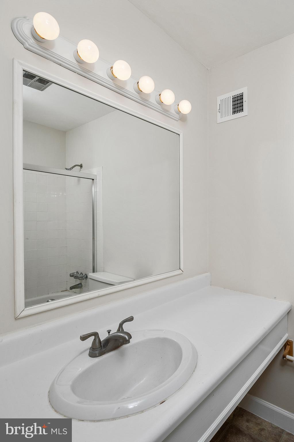 CROFTON MEADOWS - Residential Lease