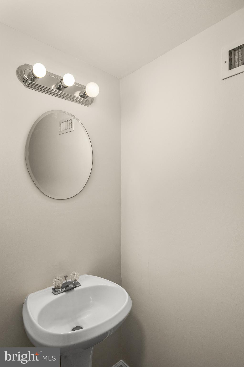 CROFTON MEADOWS - Residential Lease