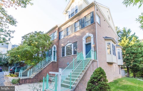 Photo of 5503 Edson Lane, ROCKVILLE, MD 20852 (MLS # MDMC2254648)