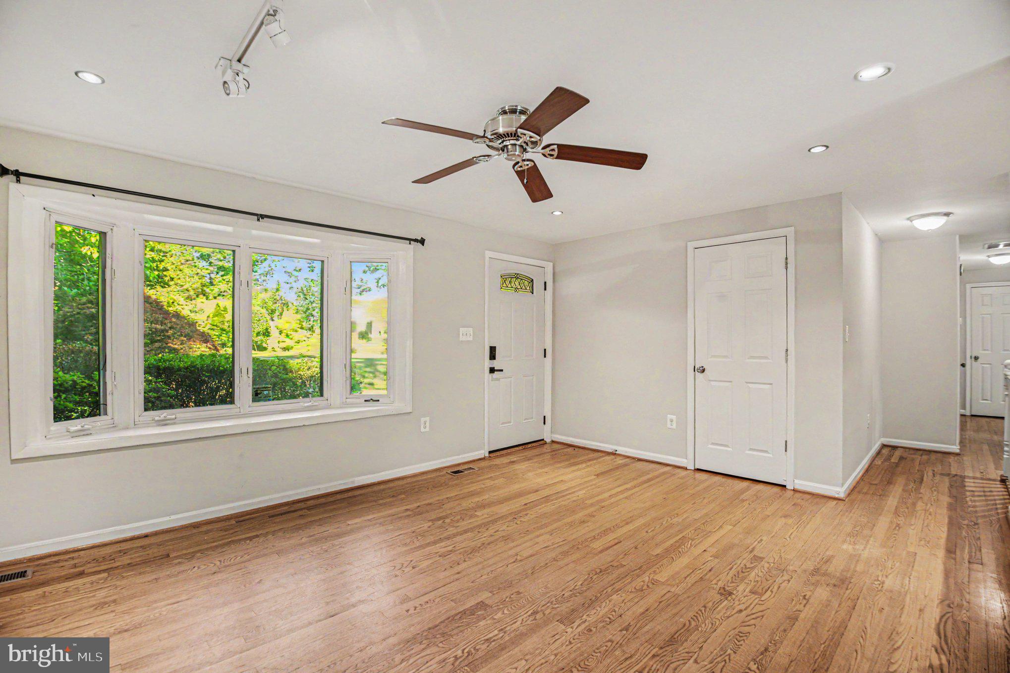 7409 LAKE DRIVE