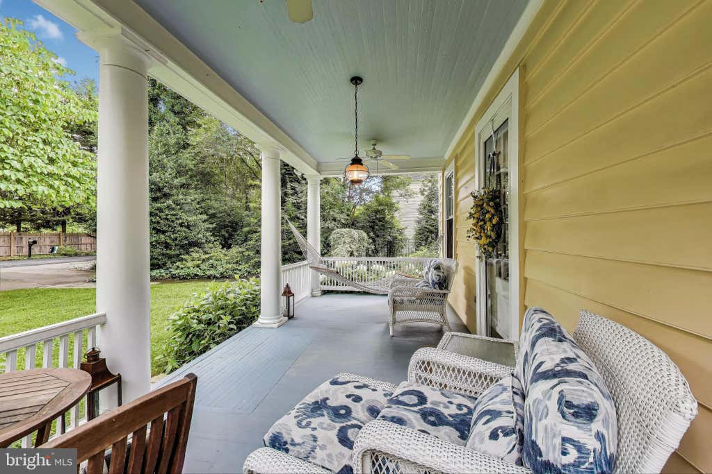 Photo of 5809 Grosvenor Lane, BETHESDA, MD 20814 (MLS # MDMC2250018)