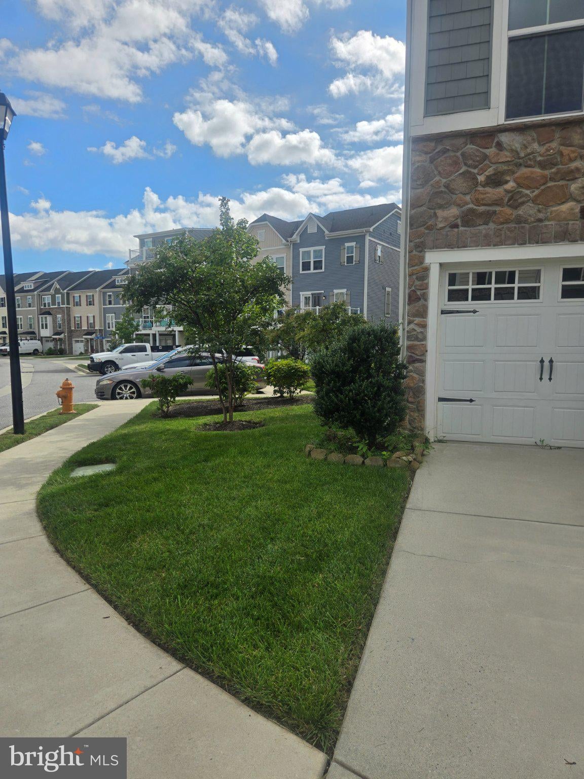 8109 SECLUDED LANE