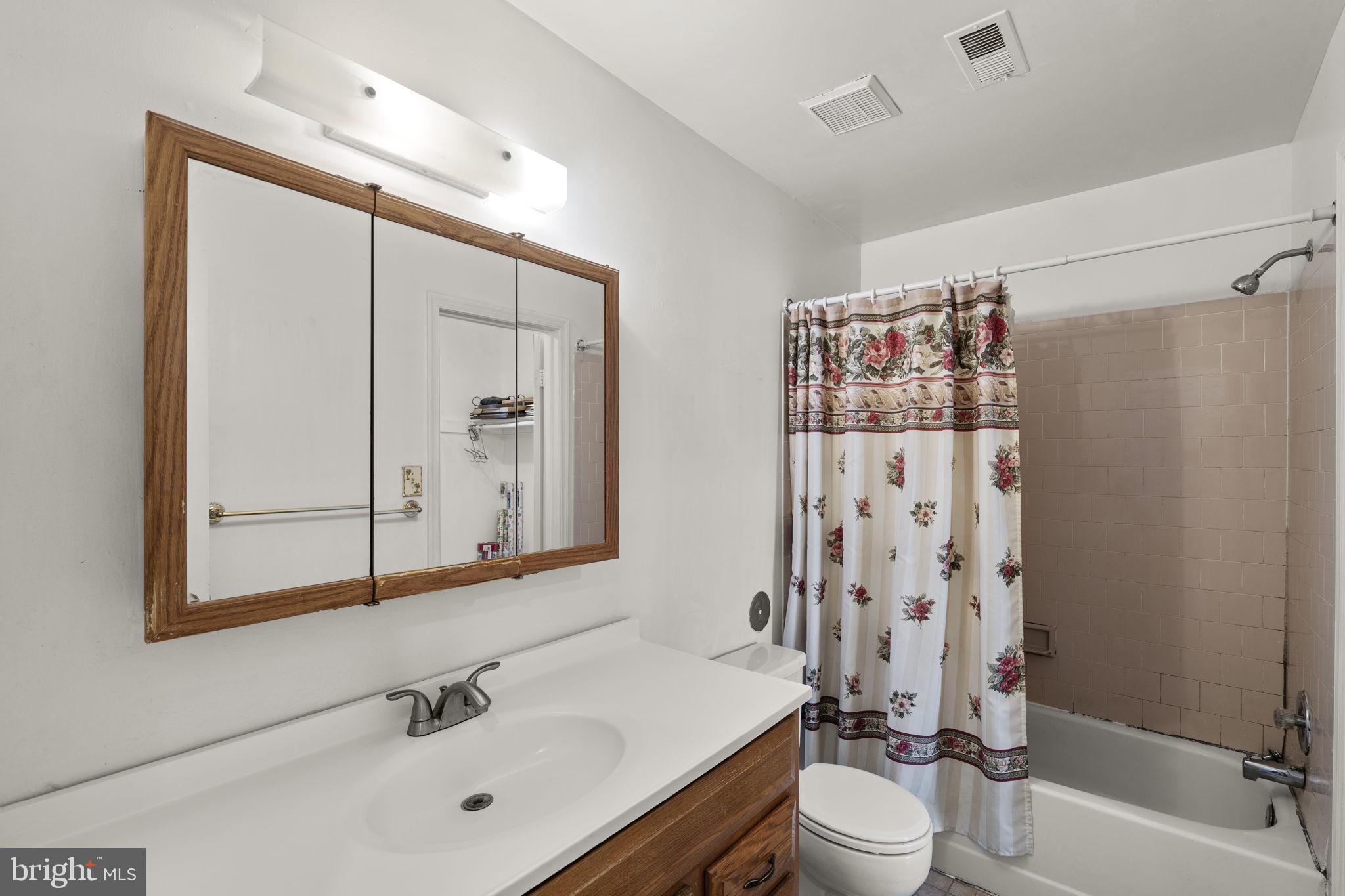 PARKWAY CONDOMINIUMS - Residential