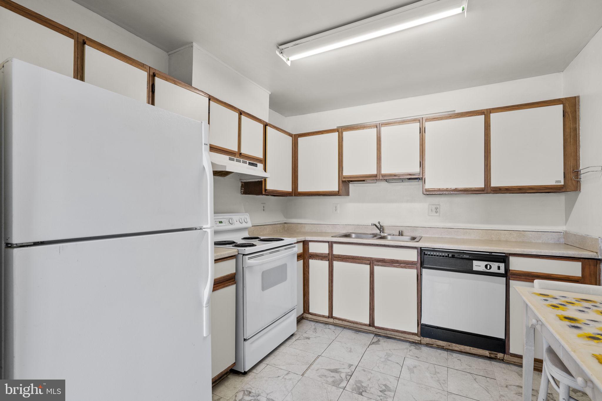 PARKWAY CONDOMINIUMS - Residential