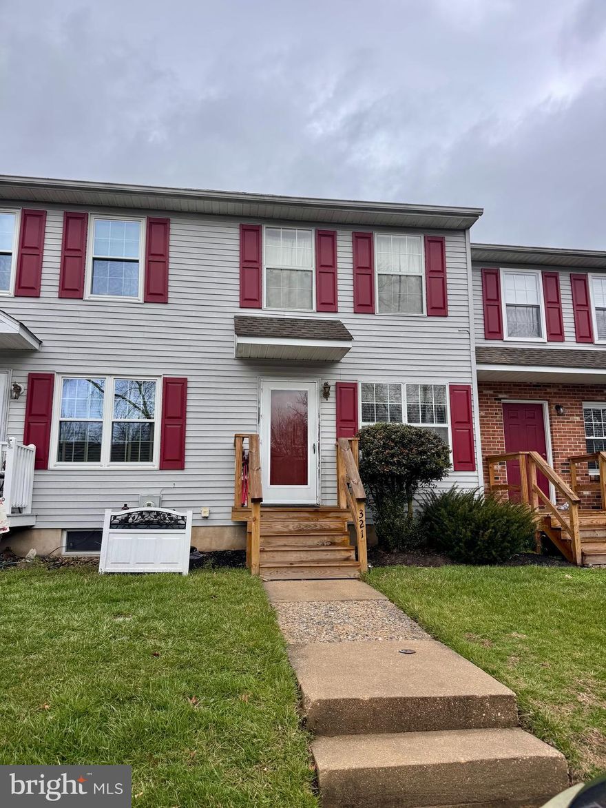 Great opportunity to own a home in  Stone's Throw.  Conveniently located in Newark near great restaurants, lots of shopping, Glasgow Park, and access to I-95. This interior townhouse  has 2 generous bedrooms, and  1.5 baths. The full basement adds plenty of space for storage. This property is currently rents with long term tenants. Condo Fees include all Ground Fee, Common Area Maintenance, Lawn Care Front, Lawn Care Rear, Lawn Maintenance, Parking Fee & Trash. Property is currently rented with long term tenants.