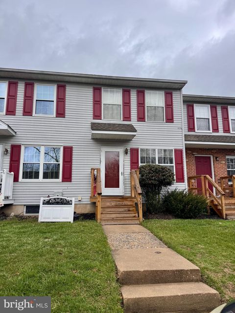 Townhouse For Sale - 321 Cobble Creek Curve #321<br/> NEWARK, DE 19702
