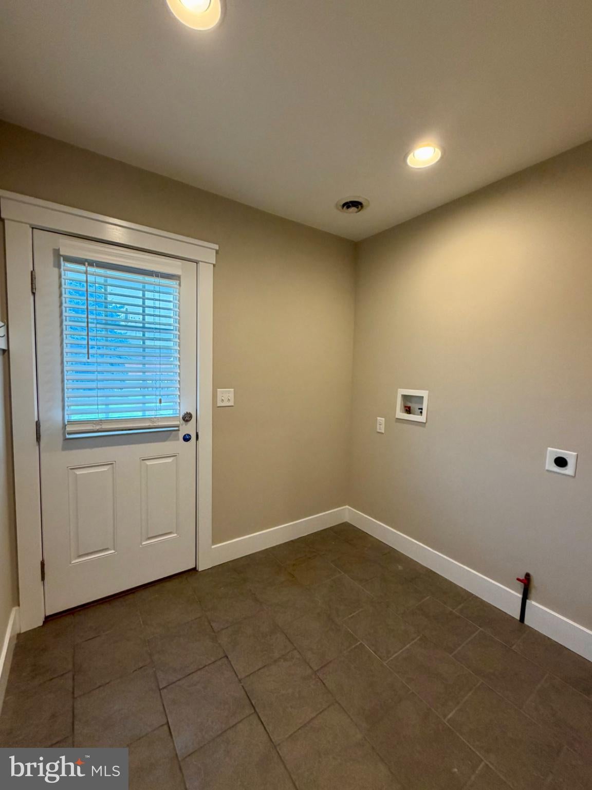 128 E AREBA AVENUE