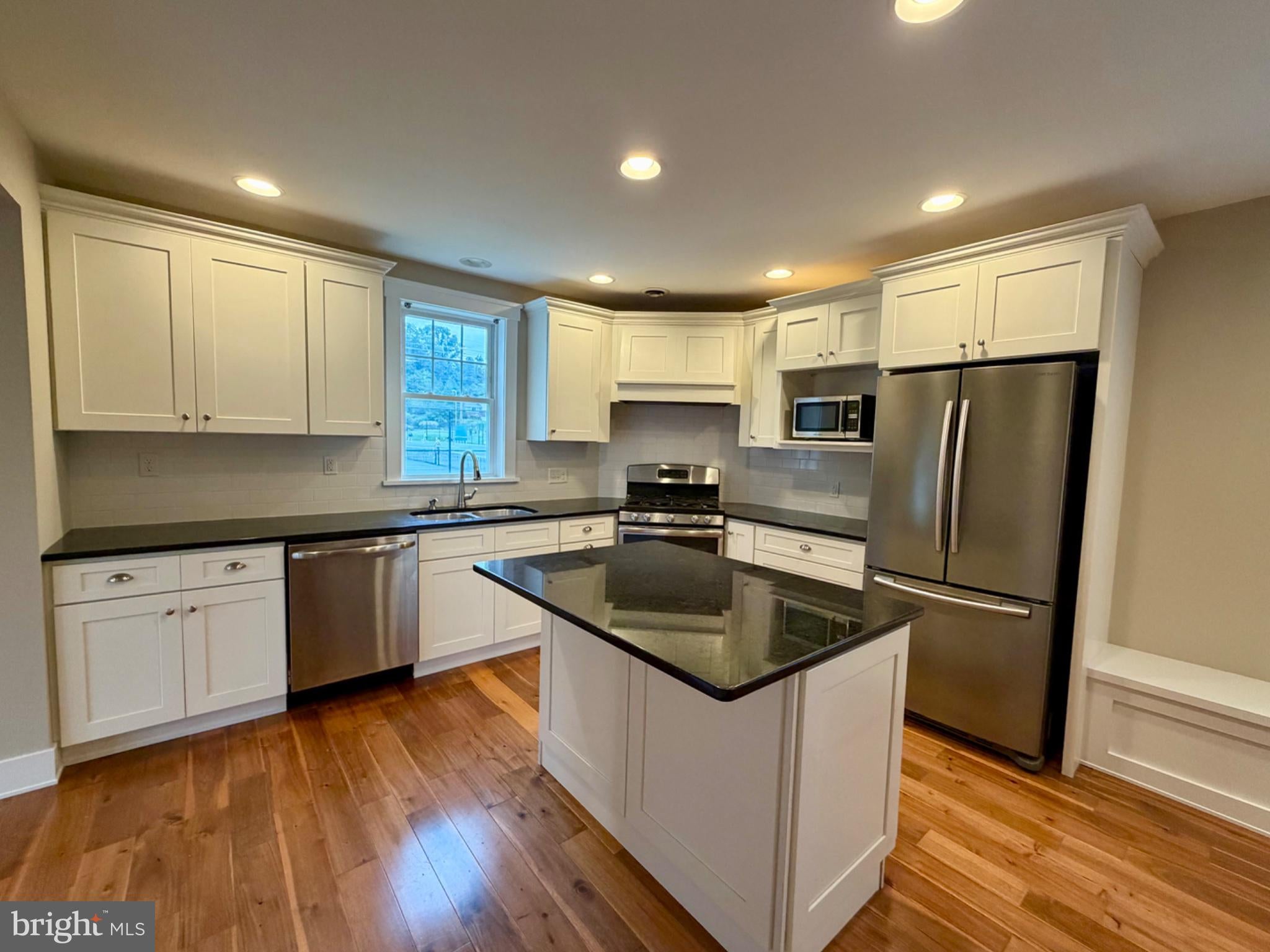 128 E AREBA AVENUE
