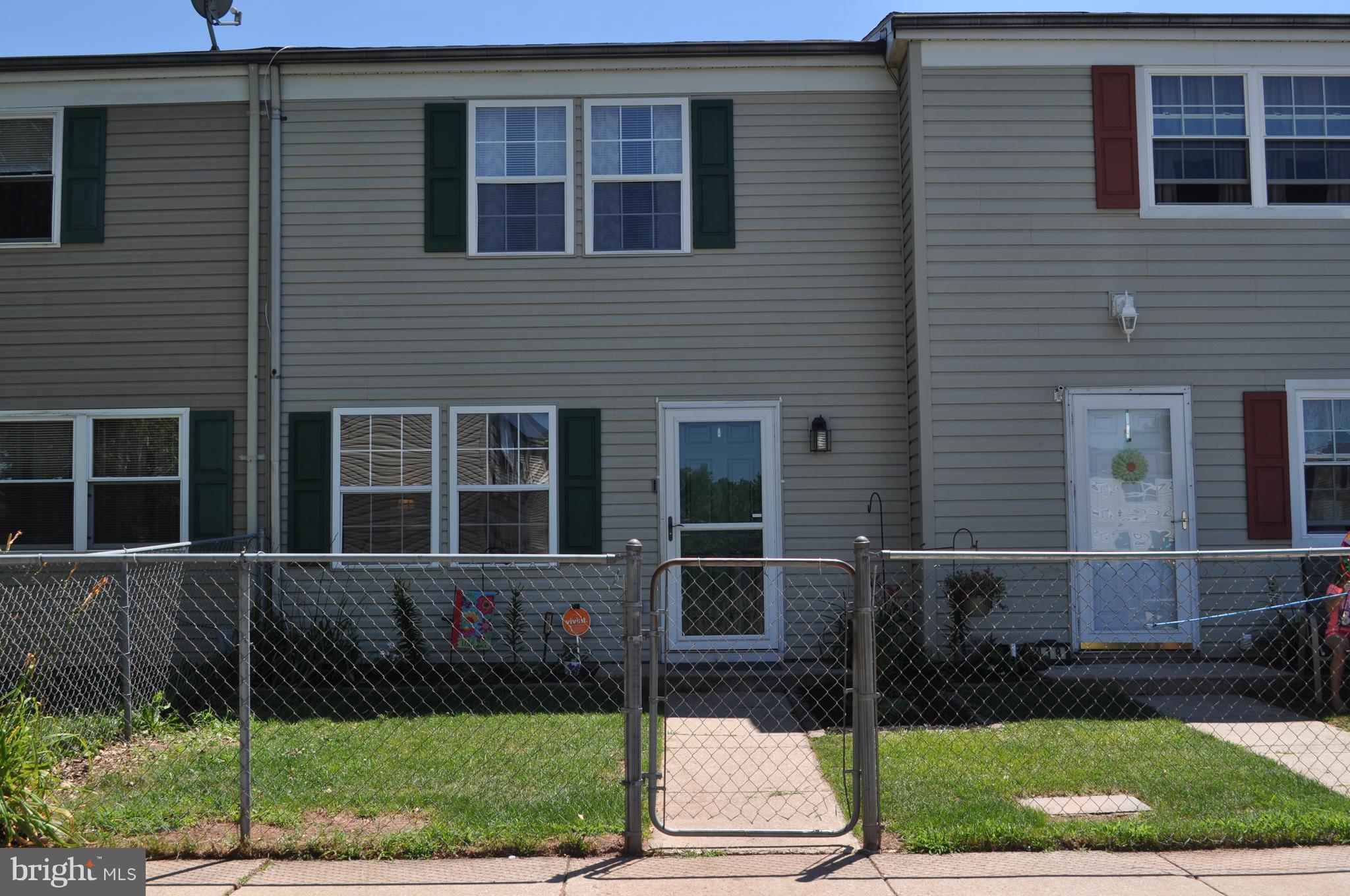 Nice affordable townhouse with additional family room, 1st floor laundry, breakfast bar whirlpool tub in updated bathroom, fenced yard with patio and shed. Great location near shopping and schools
