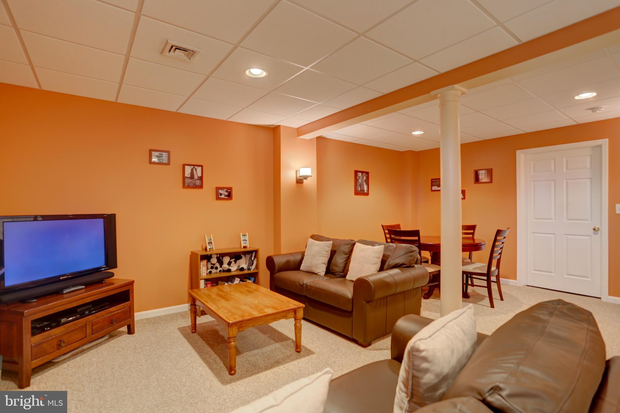 KISSEL HILL COMMONS - Residential