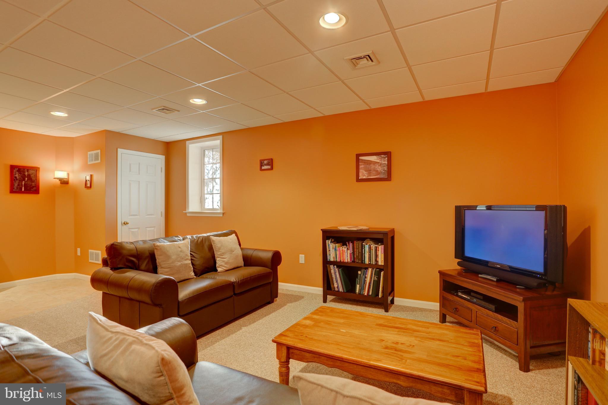KISSEL HILL COMMONS - Residential