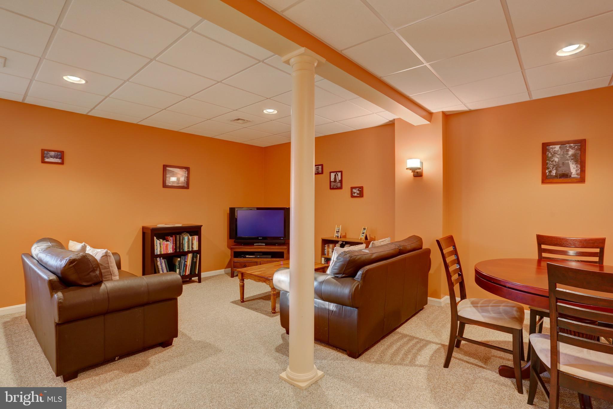 KISSEL HILL COMMONS - Residential