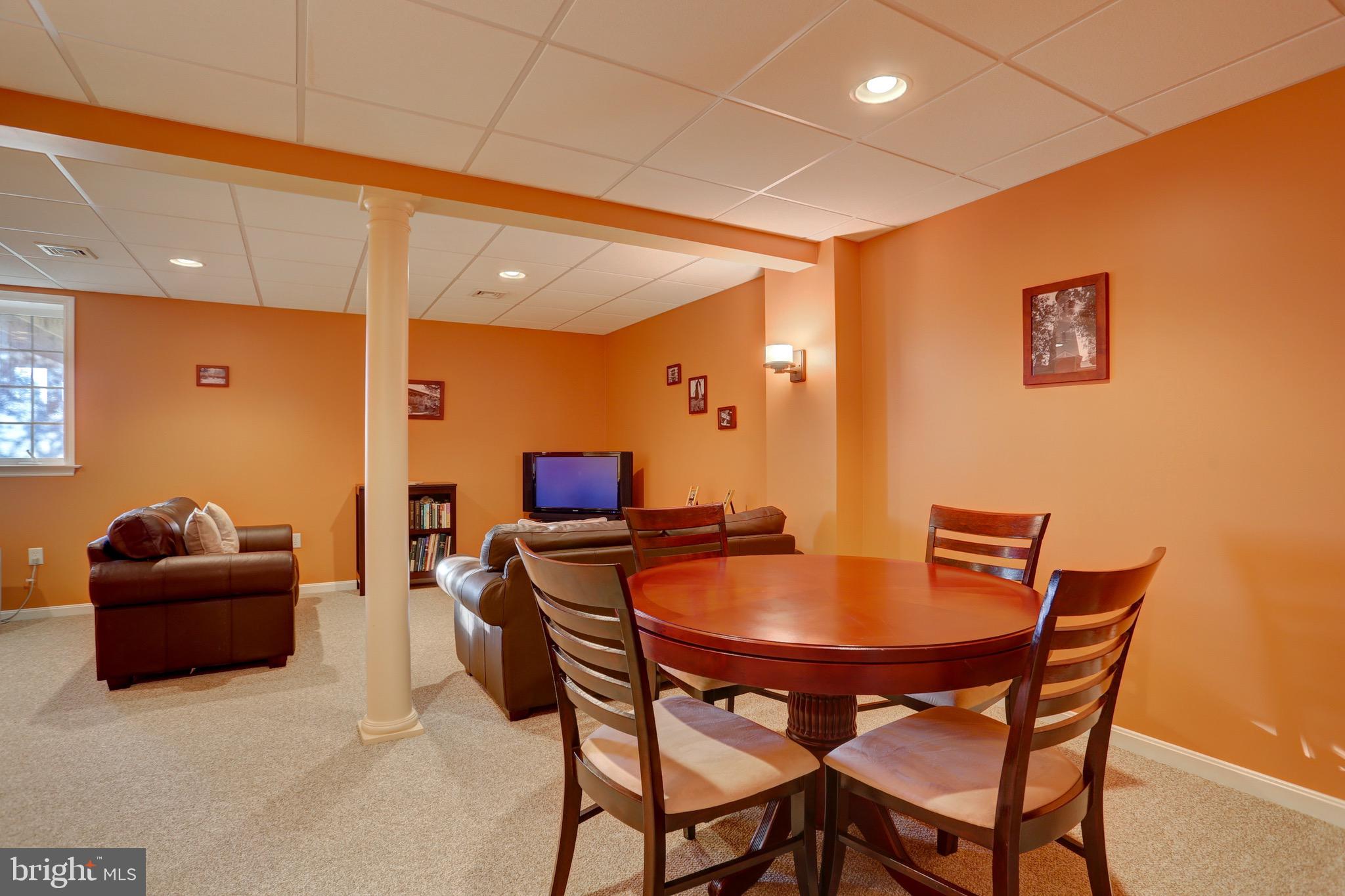 KISSEL HILL COMMONS - Residential