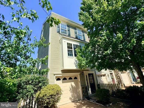 Photo of 103 Meadows Lane, ALEXANDRIA, VA 22304 (MLS # VAAX2061082)