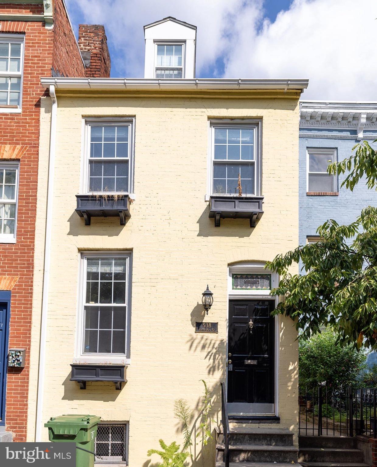 Furnished or Unfurnished, perfectly located 3 story charming rowhouse available that is 3BD / 2 BA. Situated right near University of Maryland Medical Center in the historic neighborhood of Ridgley's Delight. The home is close to Camden Yards and is 3 easy blocks to the restaurants / nightlife of Downtown and the Inner Harbor. One block away is a neighborhood market for essentials, beer, and wine. Pets are case by case.