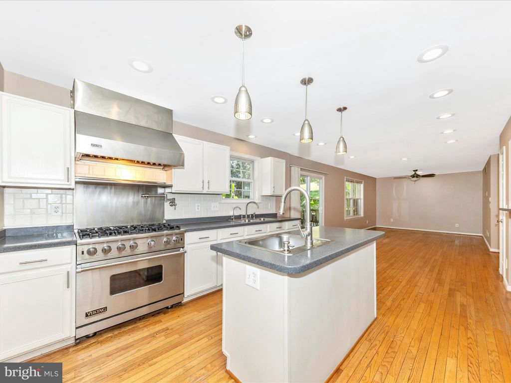 Photo of 1245 Hilltop Drive, ANNAPOLIS, MD 21409 (MLS # MDAA2129428)