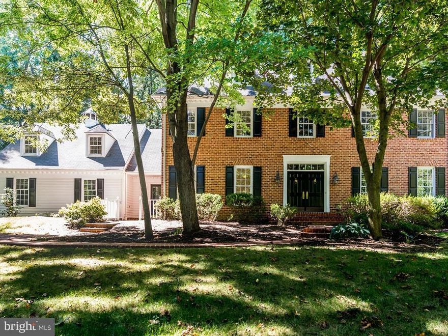 SITUATED ON A GORGEOUS WOODED LOT IN HEMPFIELD'S HIGHLY DESIRABLE GETZ WOODS.  THIS STATELY BRICK RESIDENCE HAS BEEN PROFESSIONALLY, CAREFULLY & NEUTRALLY RENOVATED PERFECT FOR THE MOST DISCRIMINATING. GRACIOUS TWO STORY ENTRY HALLMARKED BY A DRAMATIC CURVED ''PROM'' STAIRWAY, FOLLOWED BY TRADITIONAL LIVING AND DINING ROOMS WITH CROWN MOLDING, HIGH BASEBOARDS,PORTRAIT WAINSCOTING,  POCKET DOORS. LARGE FAMILY ROOM WITH CUSTOM BUILT-IN BOOKS SHELVES,