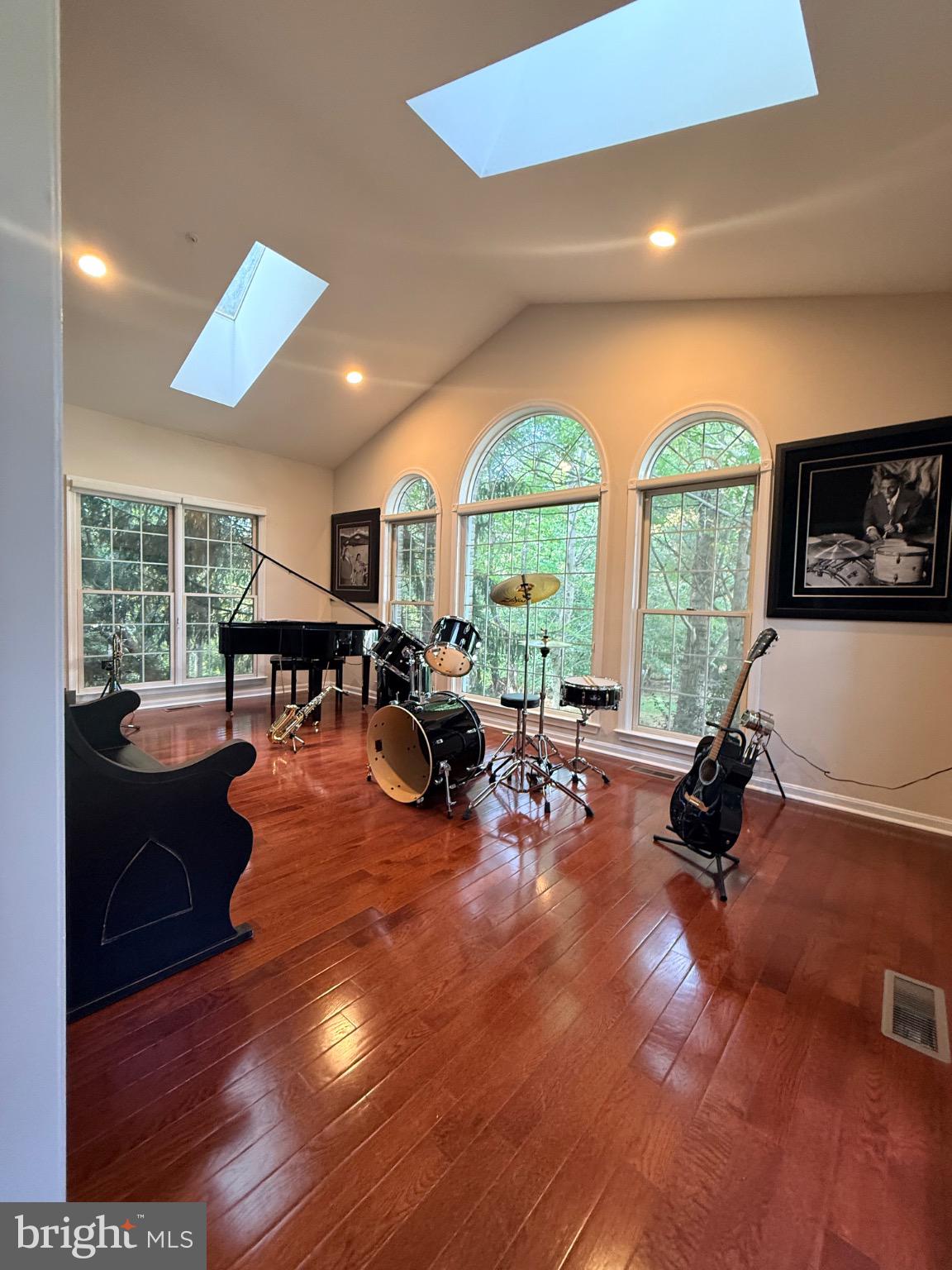 FARMINGTON WOODS - Residential