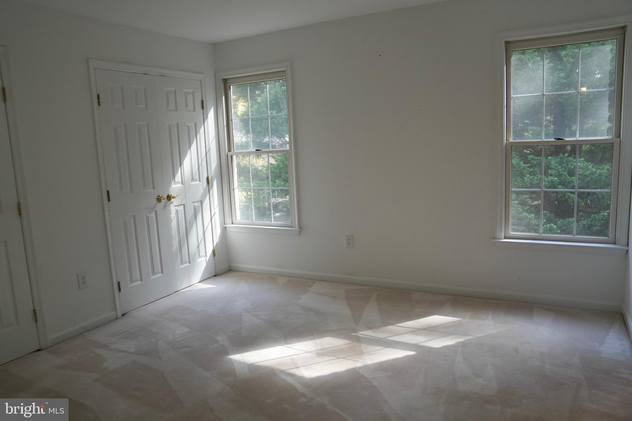 FARMINGTON WOODS - Residential