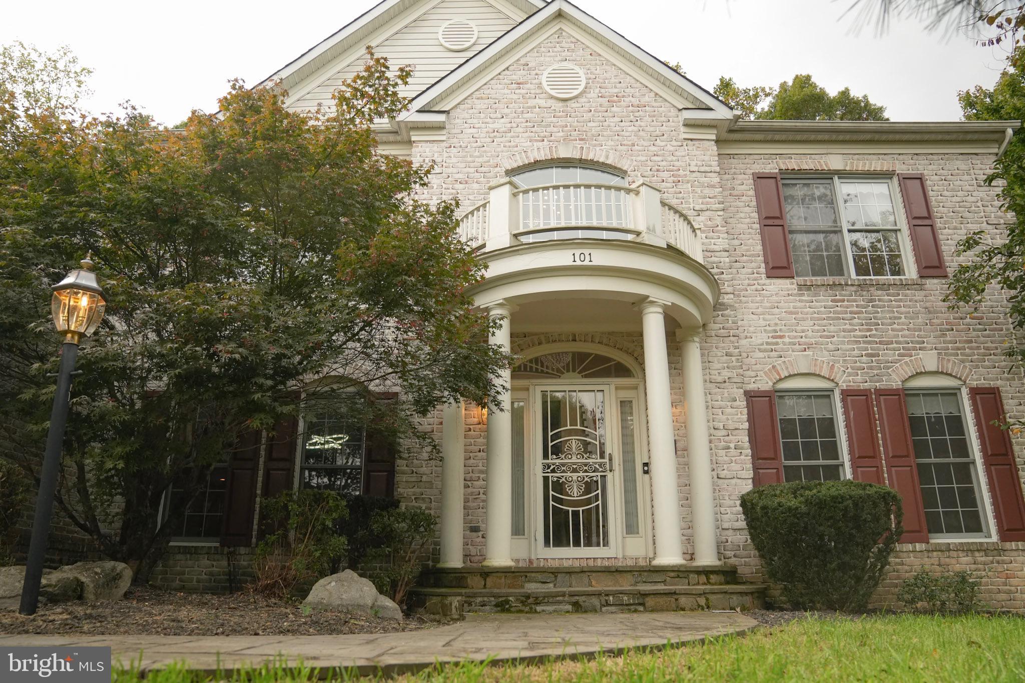 FARMINGTON WOODS - Residential