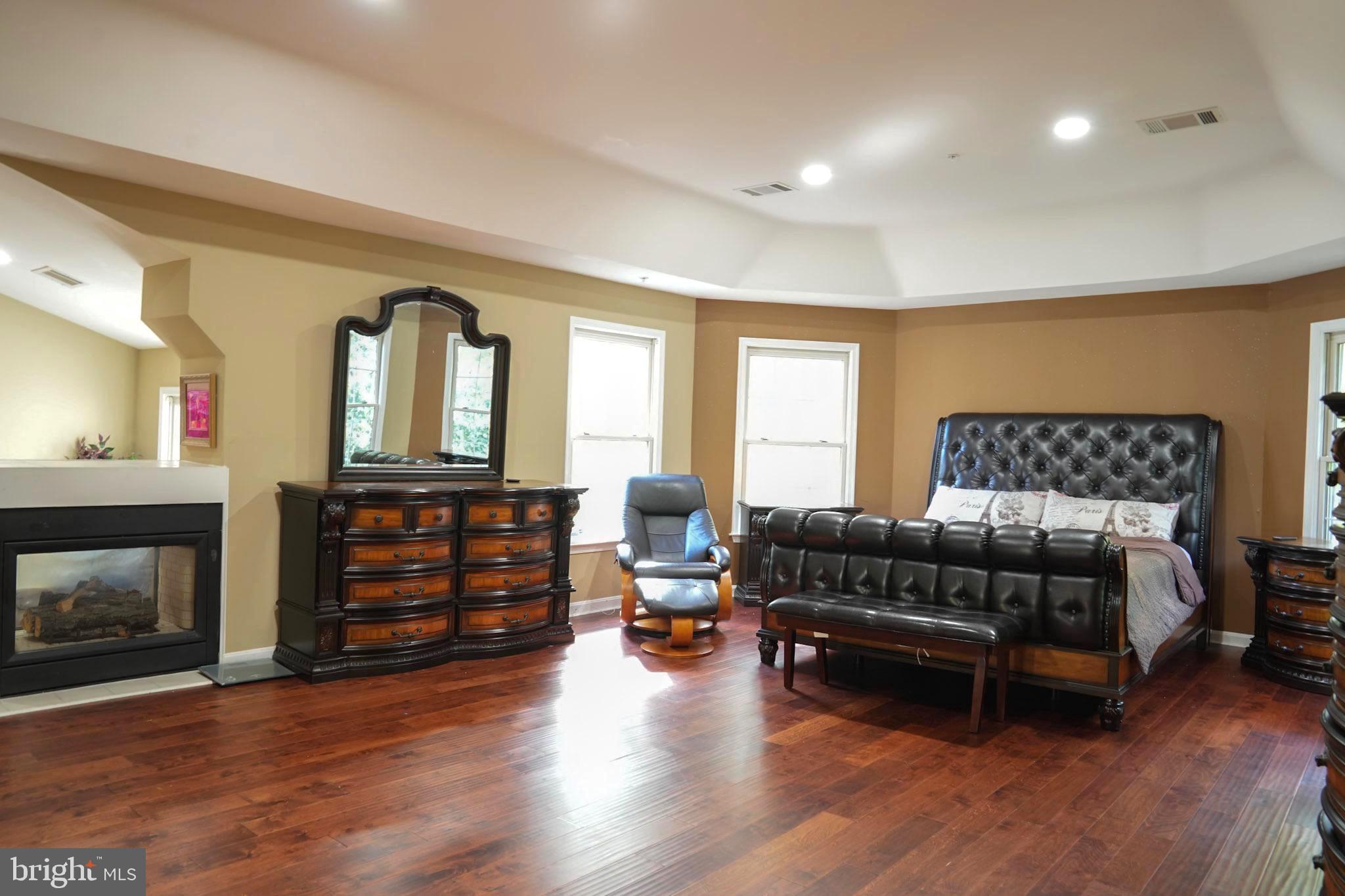 FARMINGTON WOODS - Residential