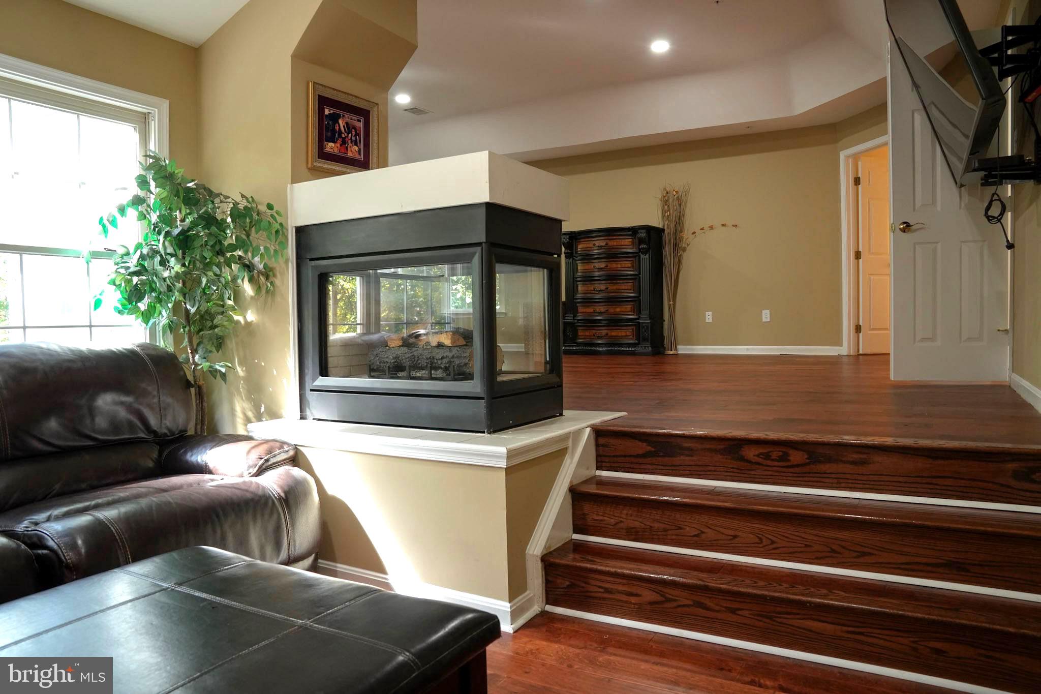 FARMINGTON WOODS - Residential