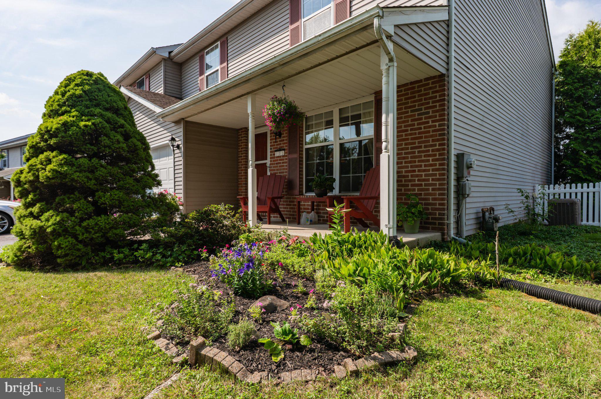 121 WINDING WAY