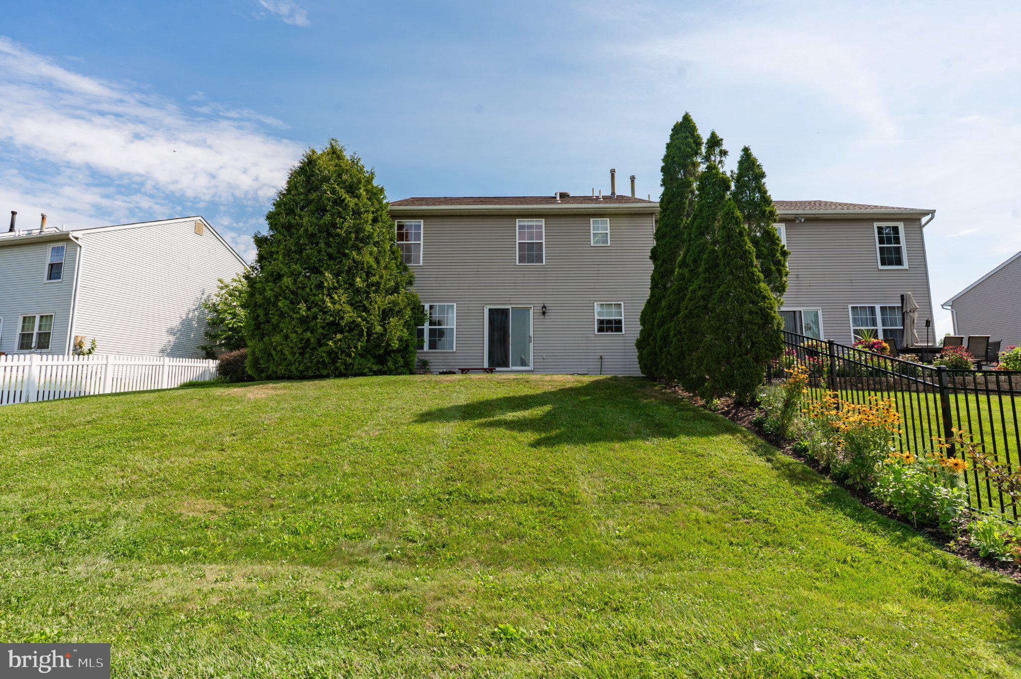 121 WINDING WAY